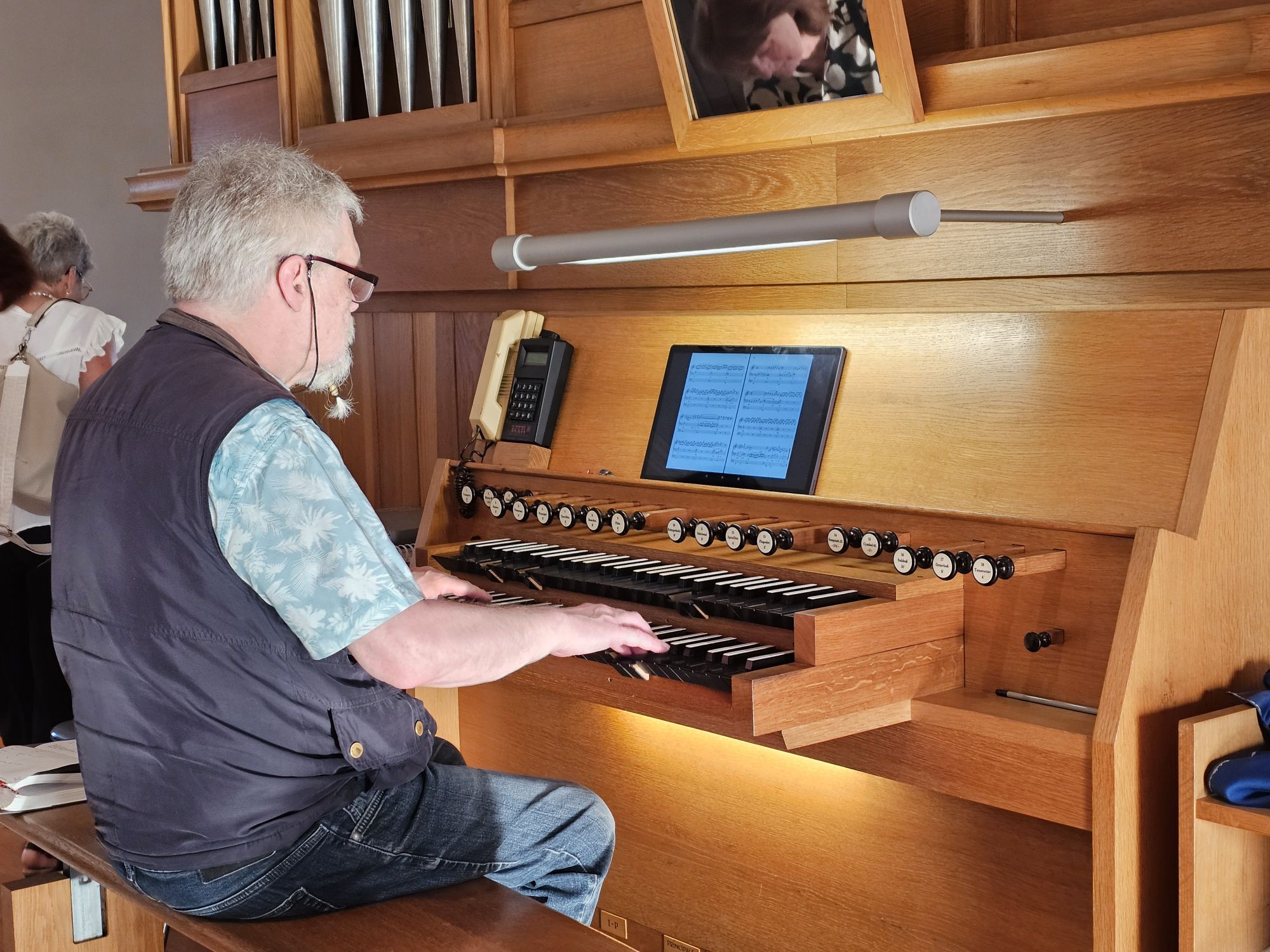 Voices of Joy begleitet Gedenkgottesdienst und verabschiedet den langjährigen Chorleiter